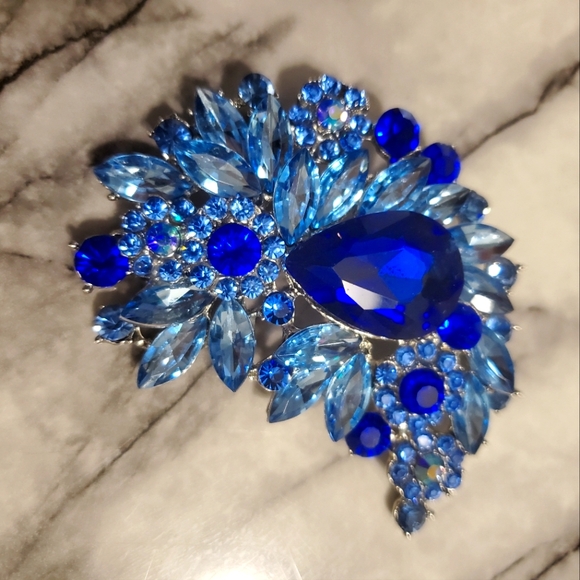 Blue Flower Pattern Brooch Studded with Rhinestones for Women - Picture 3 of 6